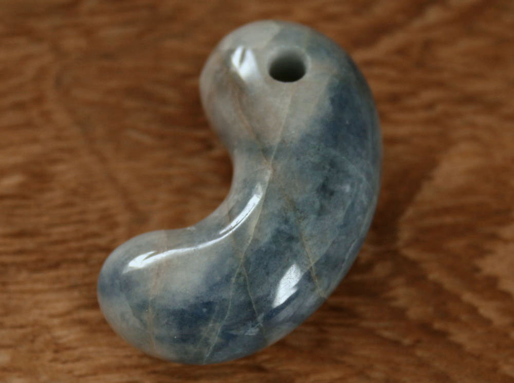 糸魚川青翡翠勾玉 M10277 陽春 作 36mm*20.5mm*14mm 糸魚川産 青ひすい 勾...