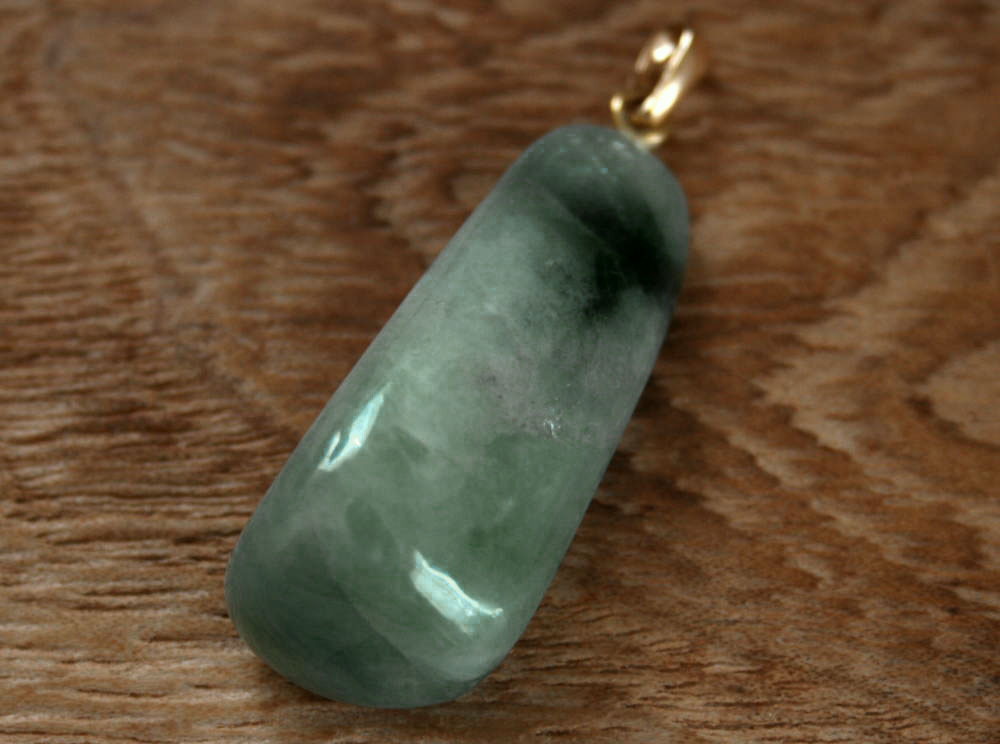 糸魚川翡翠ペンダントトップ P01850 翠雅 作 糸魚川 ひすい ペンダント パワーストーン 魔除け お守り
