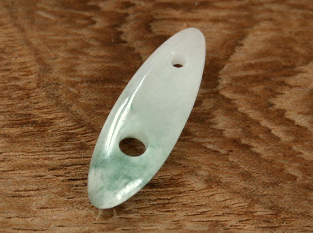 糸魚川翡翠大珠 C01827 Sou 作 31.8mm*10mm*5mm 糸魚川産 ひすい 大珠 パ...