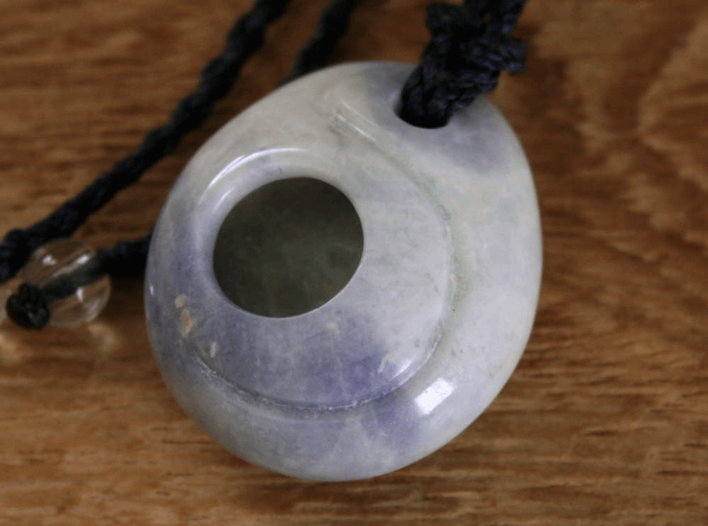 糸魚川翡翠石笛 C01828 雪風 作 32mm*28mm*14mm 糸魚川産 翡翠製 磐笛 パ...