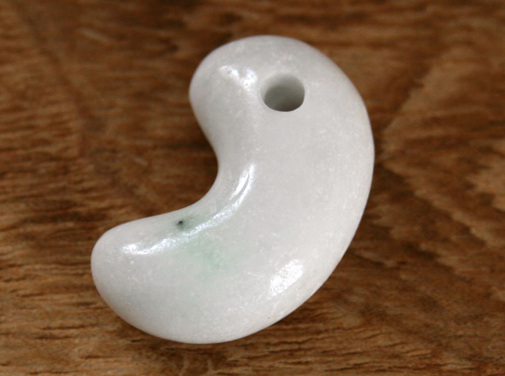 糸魚川翡翠勾玉 M10285 和工房 作 30mm*19mm*10mm 糸魚川産 ひすい 勾玉 ...