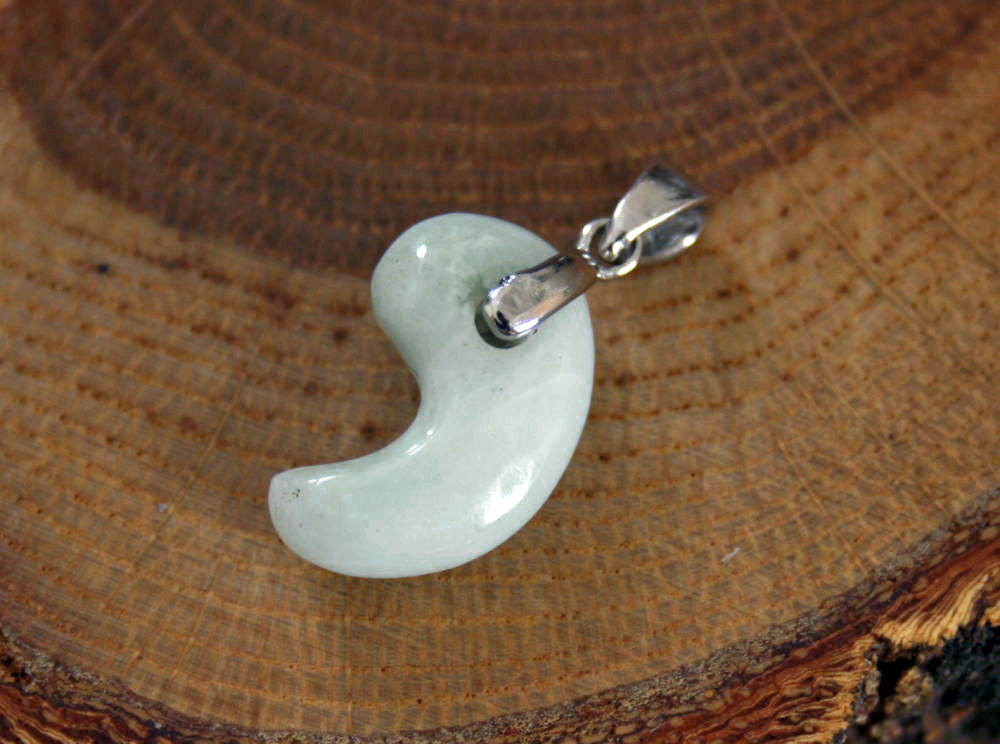 糸魚川翡翠勾玉 M10291 翠雅 作 17mm*11mm*6mm 糸魚川産 ヒスイ製 勾玉 パ...