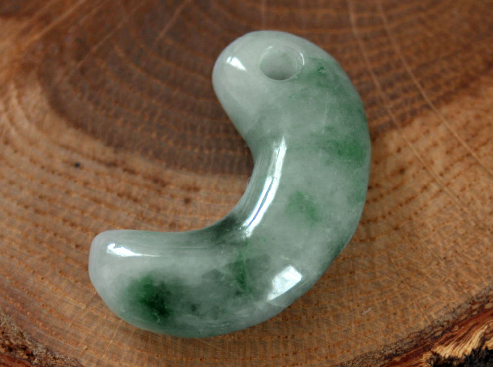 糸魚川翡翠勾玉 M10292 陽春 作 32mm*19mm*9mm 糸魚川産 ひすい 勾玉 パワ...