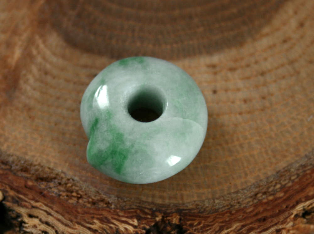 糸魚川翡翠勾玉 M10293 雪風 作 19mm*17mm*8mm 糸魚川産 ひすい 勾玉 パワ...