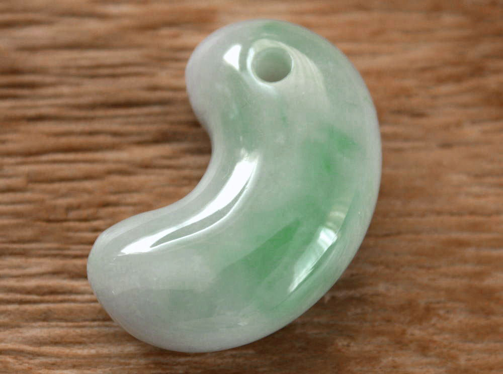 糸魚川翡翠勾玉 M09065 陽春 作 35mm*22mm*14mm 糸魚川産 ひすい 勾玉 パ...