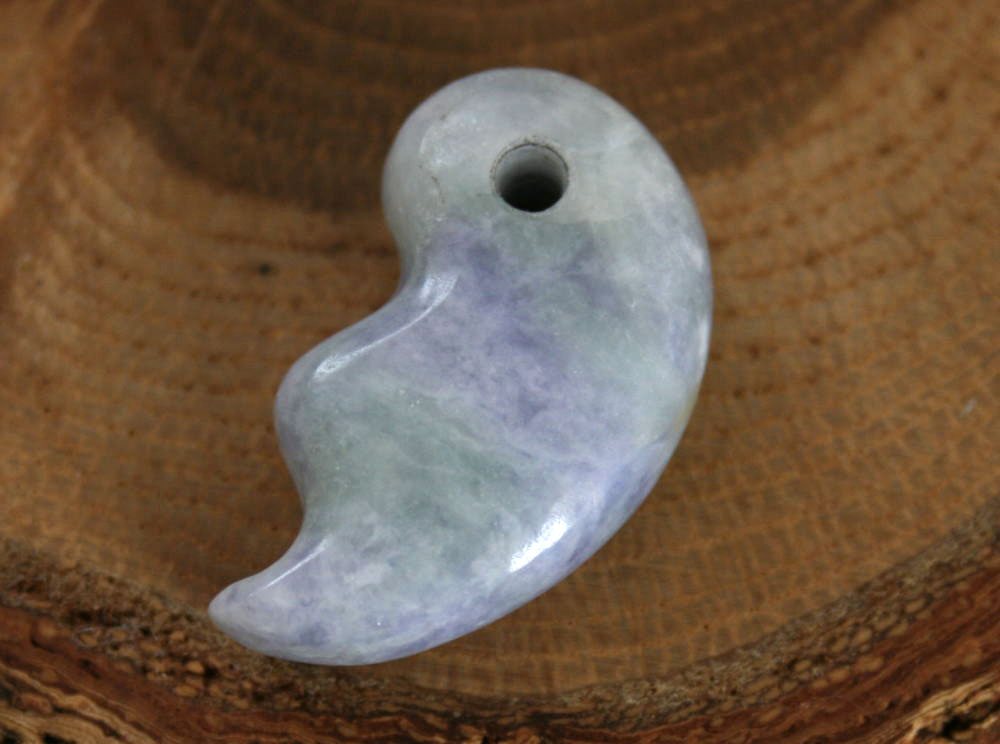 糸魚川翡翠子持ち勾玉 M10323 清山 作 28mm*16mm*8mm 糸魚川産 ひすい 子...
