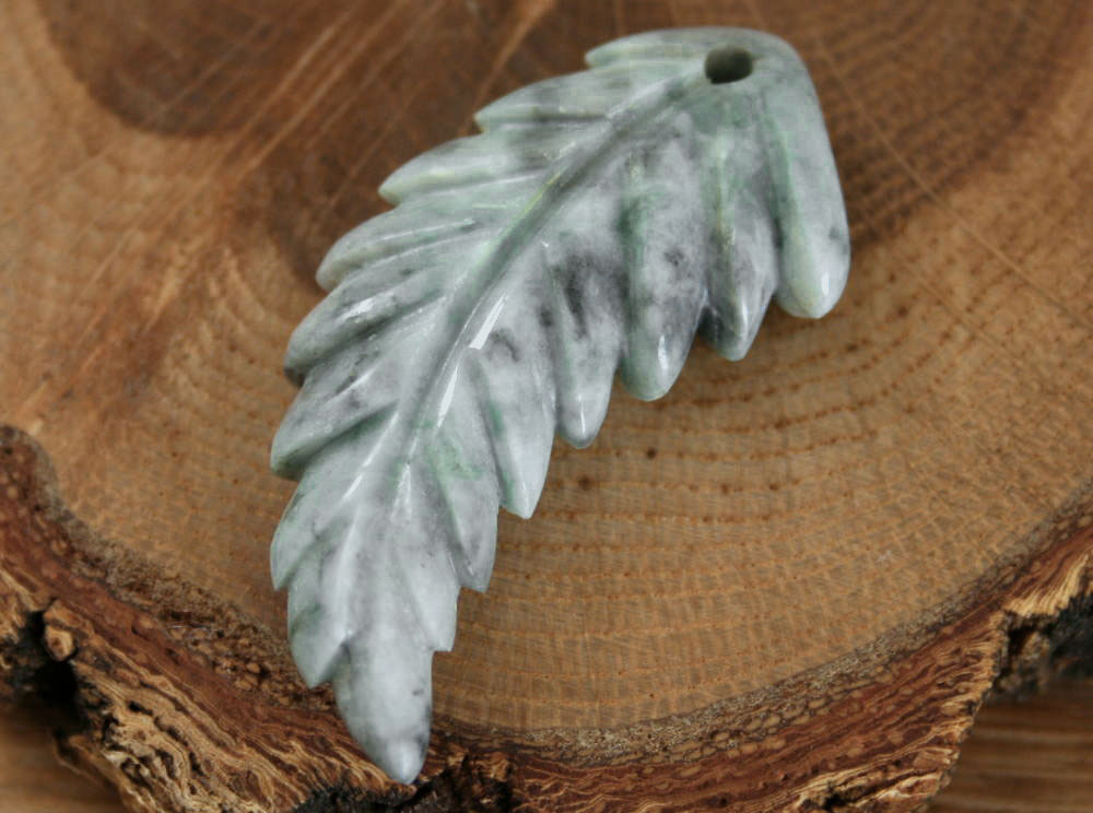 糸魚川翡翠古代風ペンダント K00627 和工房 作 糸魚川産 ヒスイ製 首飾り パワーストーン お守り 魔除け