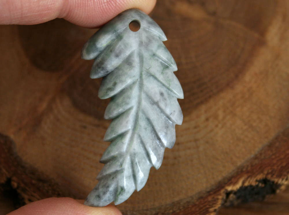 糸魚川翡翠古代風ペンダント K00627 和工房 作 糸魚川産 ヒスイ製 首飾り パワーストーン お守り 魔除け