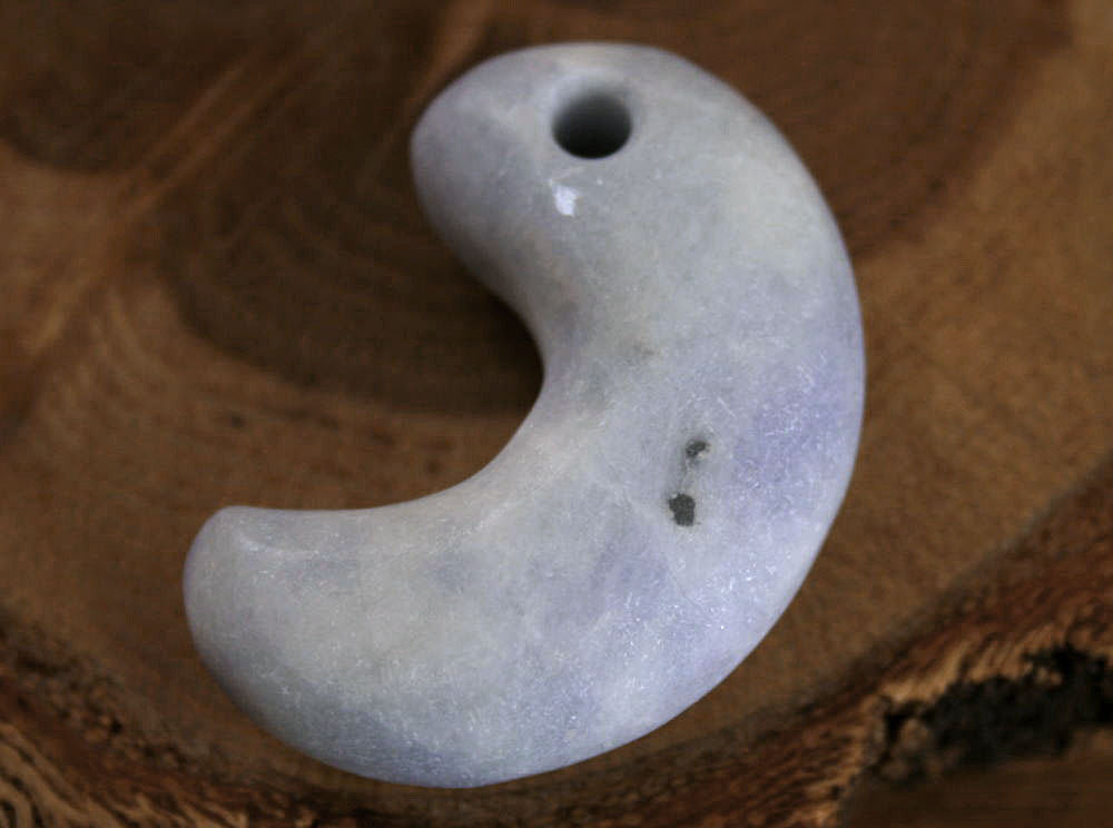 『手磨き』糸魚川翡翠勾玉 M10331 陽春 作 43mm*28.5mm*15mm 糸魚川産 ヒ...