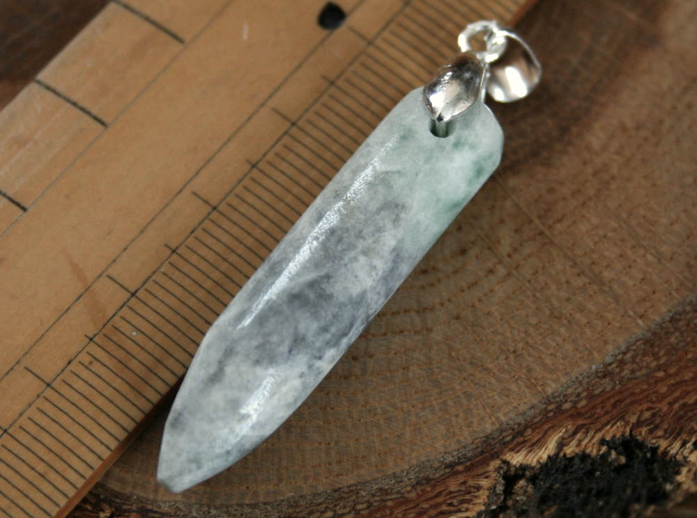 糸魚川翡翠ペンダント C01832 清山 作 40mm*9mm*9mm 糸魚川産 ひすい ペンダント ダウジング パワーストーン 魔除け