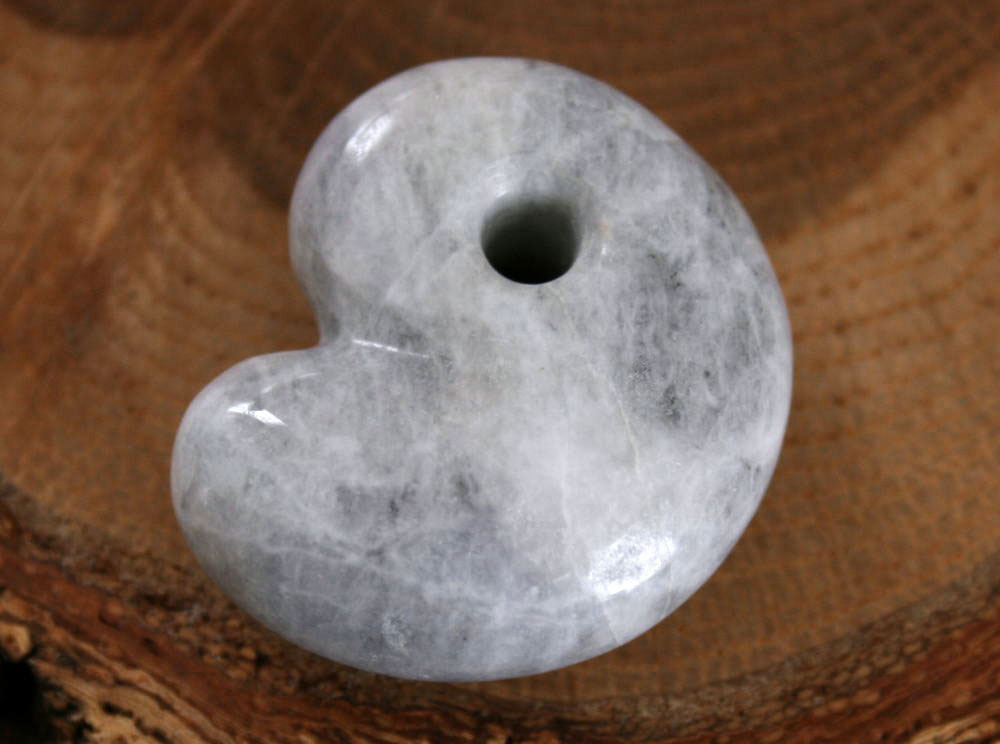 糸魚川翡翠種勾玉 M10349 nono 作 29.5mm*25mm*11mm 糸魚川産 ヒスイ 勾玉...