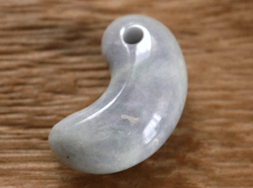 糸魚川翡翠勾玉 M09180 陽春 作 30mm*18mm*12.5mm 糸魚川産 ひすい 勾玉 パワーストーン お守り 魔除け