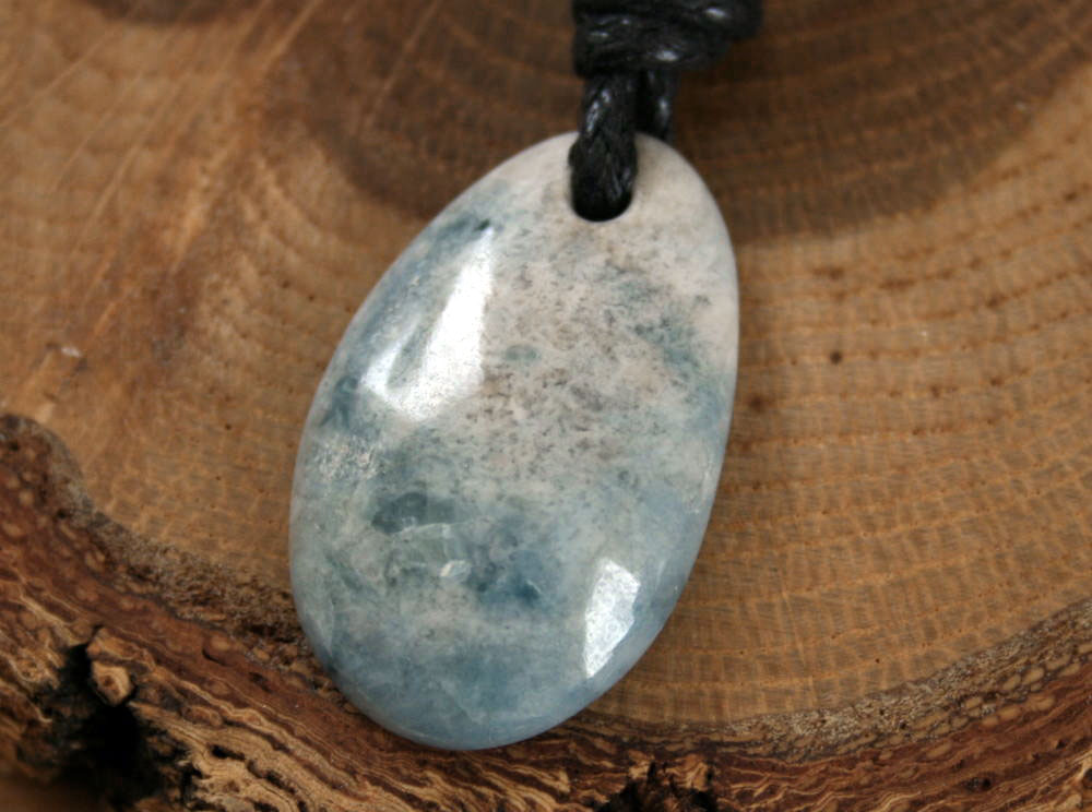 糸魚川青翡翠ペンダント P01864 豊翠 作 糸魚川 青ひすい ペンダント パワーストーン 魔除け お守り 天然石