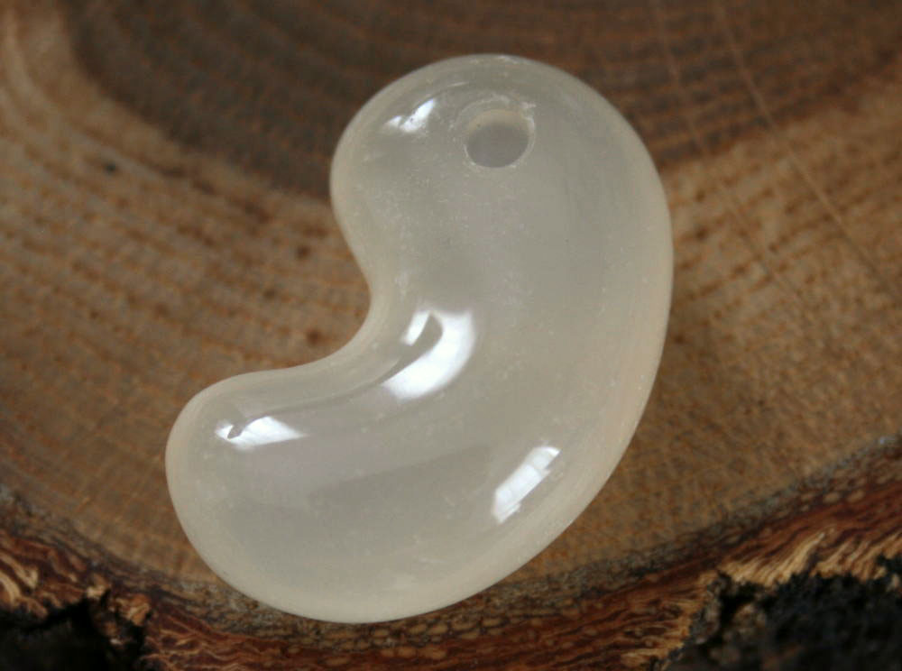 糸魚川メノウ勾玉 SZ1146 和工房 作 31mm*19mm*11mm 糸魚川産 瑪瑙 勾玉 ...