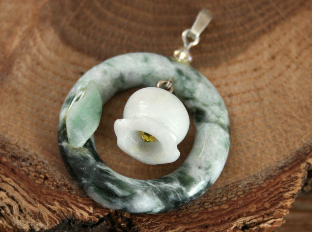 糸魚川翡翠ペンダントトップ P01868 志優 作 糸魚川 ひすい ペンダント お守り パワーストーン