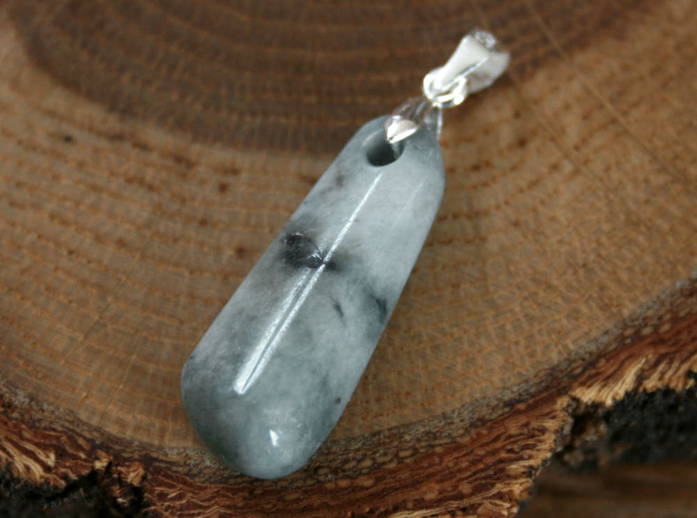 糸魚川翡翠ペンダントトップ P01870 雪風 作 糸魚川 ひすい ペンダント パワーストーン 魔除け お守り