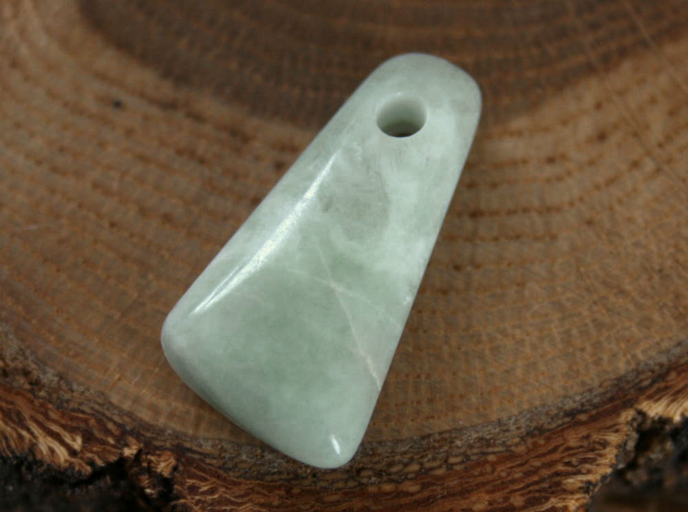 糸魚川翡翠古代風ペンダント K00636 白馬 作 糸魚川 ヒスイ 首飾り 糸魚川産 ヒスイ製 首飾り パワーストーン お守り 魔除け