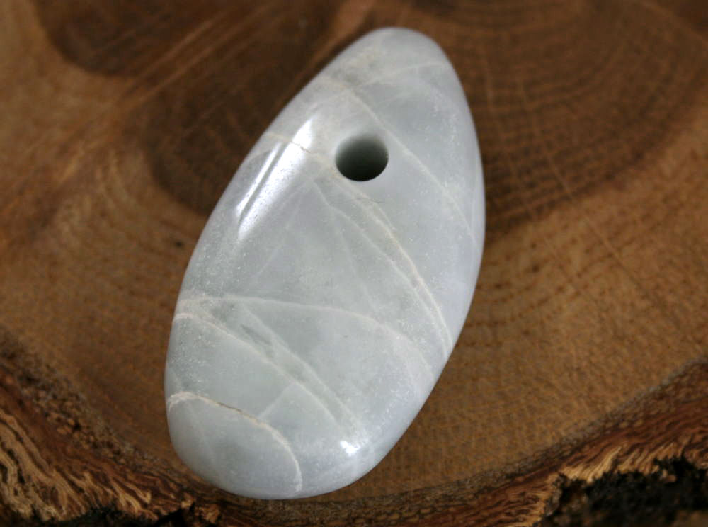 糸魚川翡翠大珠 C01843 Sou 作 44mm*23mm*10mm 糸魚川産 ひすい 大珠 パワーストーン お守り 魔除け
