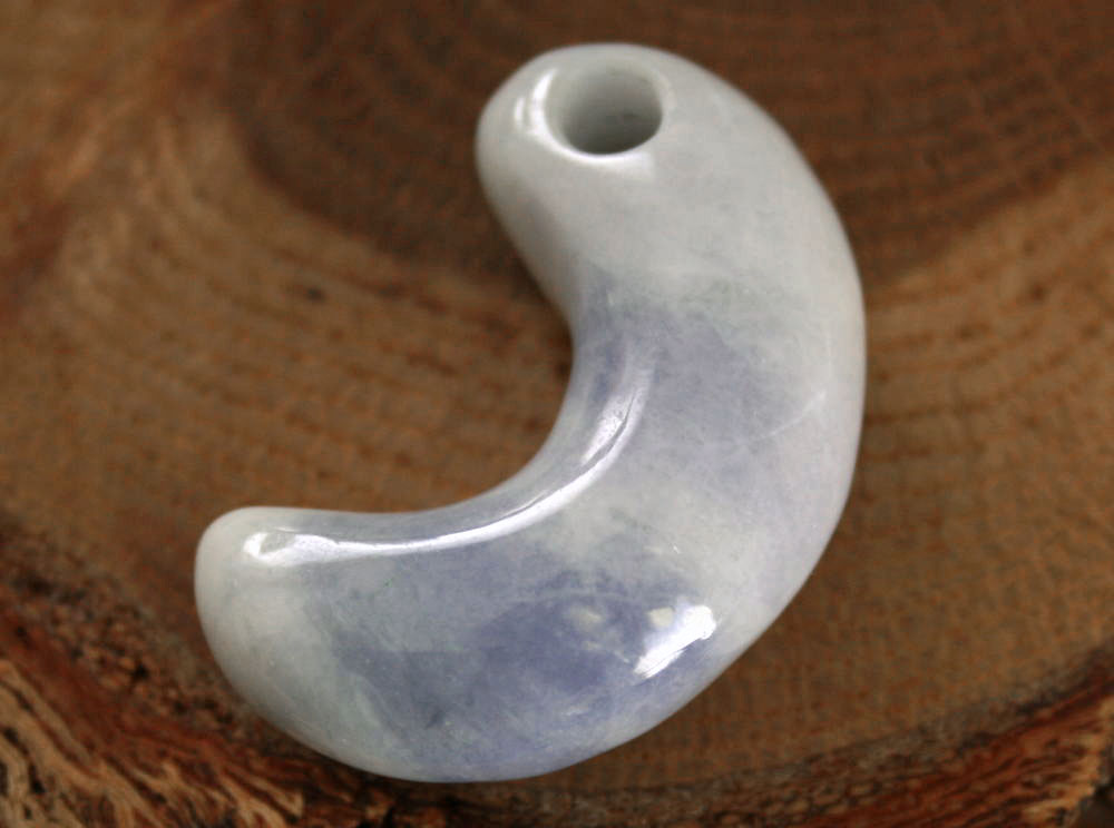 糸魚川翡翠勾玉 M10427 陽春 作 33mm*20mm*11mm 糸魚川産 ひすい 勾玉 パワーストーン お守り 魔除け 天然石 翡翠ペンダントトップ