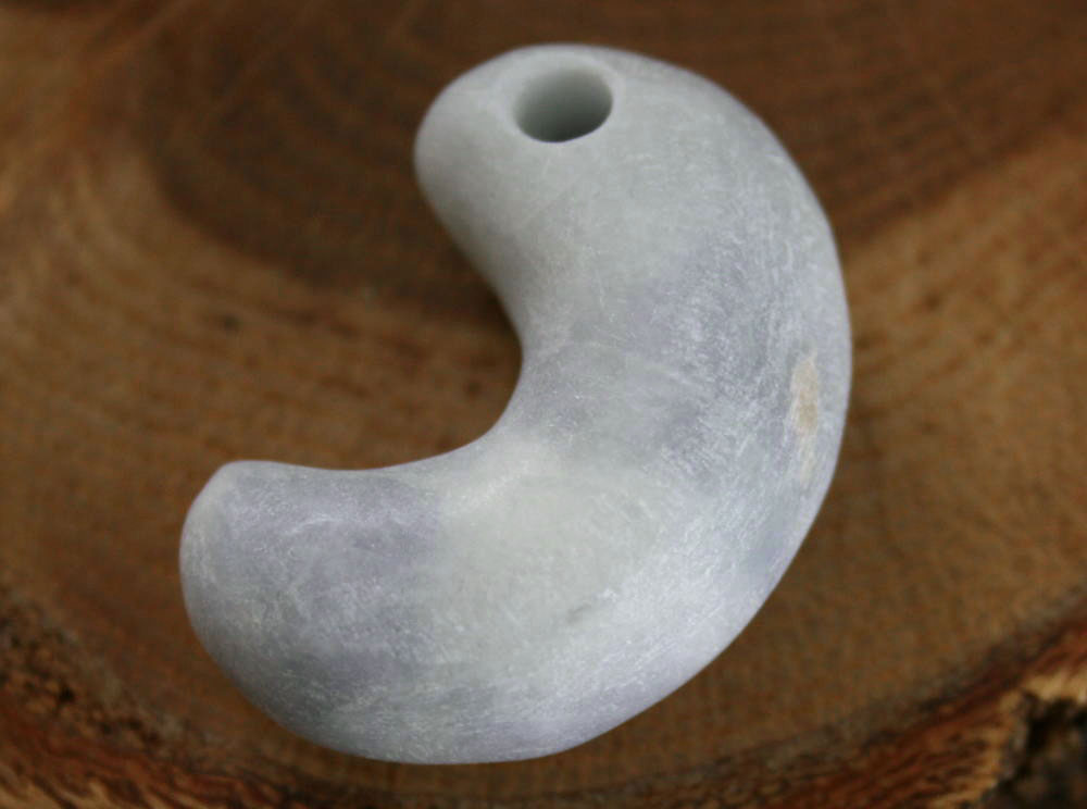 『手磨き』糸魚川翡翠勾玉 M10431 陽春 作 32.8mm*22mm*14mm 糸魚川産 ヒスイ製 勾玉 お守り パワーストーン