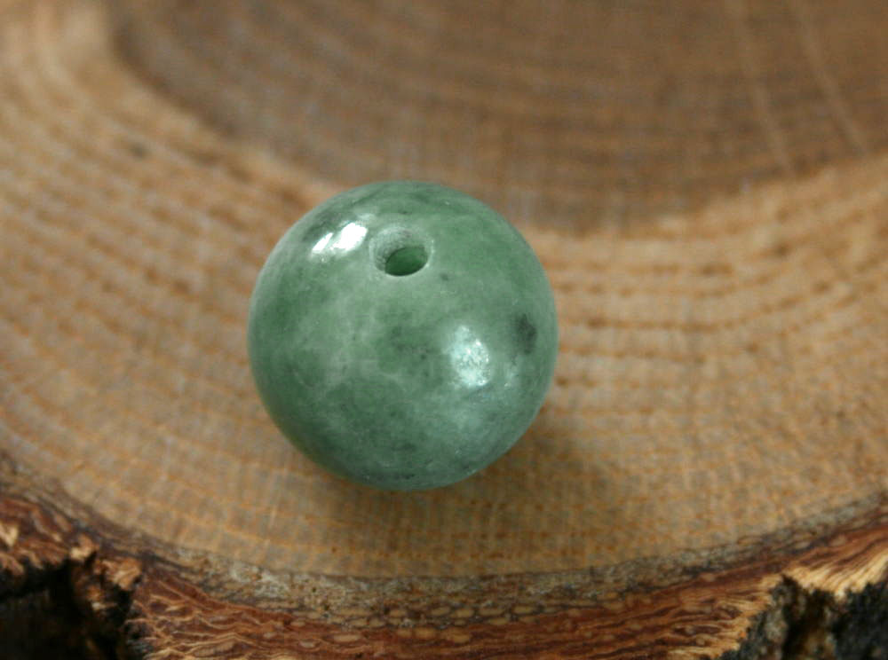 Jade - 糸魚川翡翠丸玉 MA0894 真隆 作 13.8mm*13.8mm 糸魚川 ひすい 丸玉 パワーストーン 魔除け