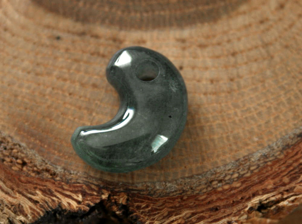 糸魚川翡翠勾玉 M10457 Sou 作 17.8mm*12mm*6.8mm 糸魚川産 ひすい 勾玉 パワーストーン 魔除け jadeitejade ジェイダイト 翡翠ペンダントトップ