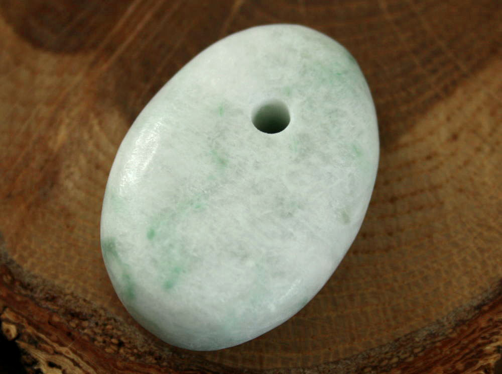 Jade - 糸魚川翡翠大珠 C01848 Sou 作 36mm*25mm*11mm 糸魚川産 ひすい 大珠 パワーストーン お守り 魔除け