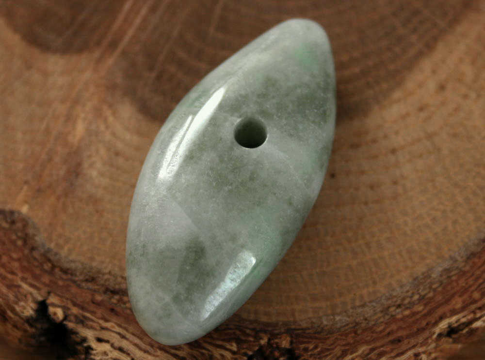 Jade - 糸魚川翡翠大珠 C01853 Sou 作 41mm*18mm*10mm 糸魚川産 ひすい 大珠 パワーストーン お守り 魔除け