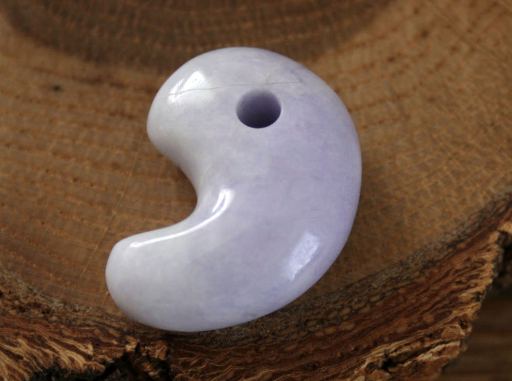 Jade - 糸魚川翡翠勾玉 M10498 Sou 作 24mm*17.5mm*9mm 糸魚川産 ひすい 勾玉 パワーストーン 魔除け jadeitejade ジェイダイト 翡翠ペンダントトップ