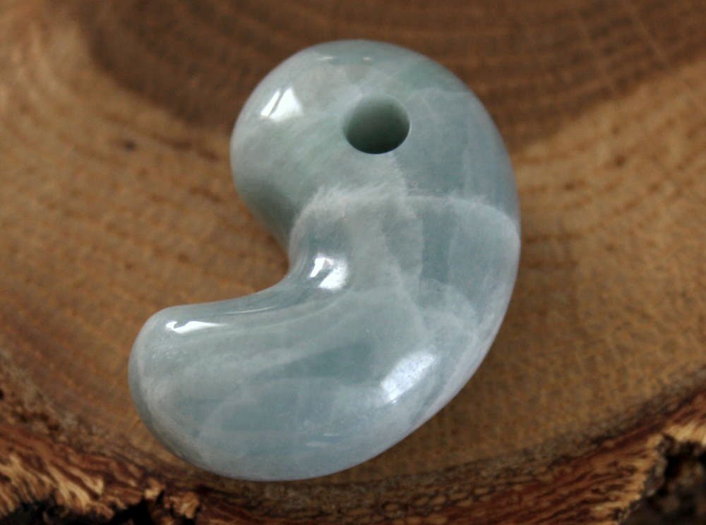 Jade - 糸魚川水色翡翠勾玉 M10513 Sou 作 29mm*19mm*11mm 糸魚川産 水色ひすい 勾玉 パワーストーン 魔除け jadeitejade ジェイダイト 翡翠ペンダントトップ
