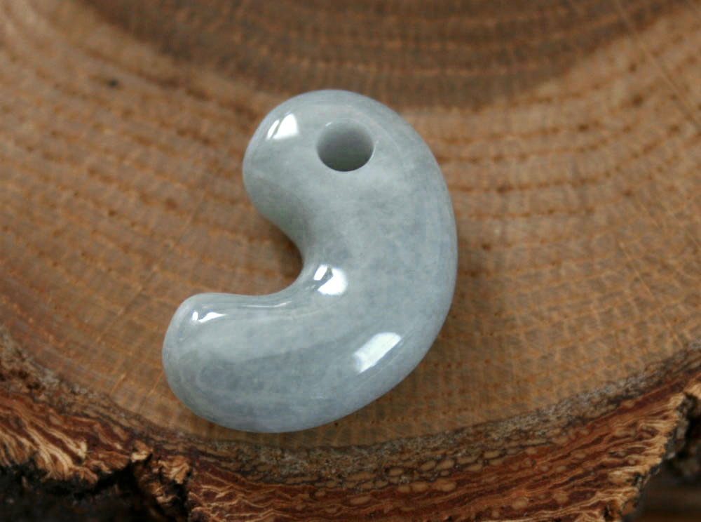 糸魚川水色翡翠勾玉 M10559 Sou 作 21mm*13mm*7mm 糸魚川産 水色ひすい 勾玉 パワーストーン 魔除け jadeitejade ジェイダイト 翡翠ペンダントトップ