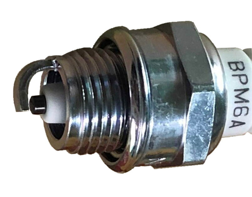 チェンソー用スパークプラグ　NGK BPM6A 1本