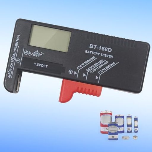 【電池残量チェッカー】電池の残量計は液晶デジタル画面を搭載。単1~単5、9V、ボタン電池など、家中の電池の電圧を具体的な数値で正確に表示します。これにより、使いかけ電池の残量を正確に把握し、仕分けて別の機器で再利用するといった賢い電池管理が可能です。チェッカー本体は電池不要で、測りたい電池をセットするだけですぐに測定開始。 【エコ設計】チェッカー自体は電池もコンセントも不要な環境配慮設計。スライド式で多様な電池サイズに対応し、何度でも繰り返し使用できるため、コスパに優れています。リモコンや時計、おもちゃなど、必要な時にさっと電池チェックができ、家庭の電池管理がよりスマートになります。 【安全便利】乾電池 チェッカーは手のひらサイズのコンパクト設計。高品質樹脂を使用した頑丈な造りで、角を丸く処理した安全デザインです。旅行先やオフィスでも、電池の状態をすぐに確認できて便利。ポケットやカバンの隅にもすっきり収まり、いつでもどこでも安心の電池チェックを実現します。 【対応規格】電池テスターが測定可能な電池規格は多岐にわたります。