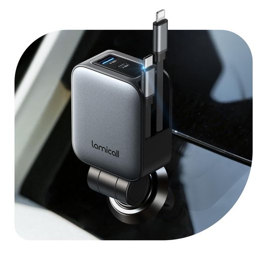 【総75W急速・4in1同時充電】本2026年新型4in1シガーソケットはType-Cケーブル(QC max36W)+iPhone対応ライトニングケーブル(QC12W)+USB-C(QC15W)+USB-A(QC12W)の4ポートを搭載し、合計出力75Wを実現します。巻き取り式Type-CケーブルはQC・PPS・FCP・SCPなどに対応し、12Vの車種では最大36W、24Vの車種では最大45Wの急速充電が可能です。特に、多機種を充電しているの場合ではタイプCケーブの急速充電にも影響しません。本車載シガーソケットもiPhone専用ライトニングケーブルを標準搭載し、市販のほぼすべてのスマホに充電できます。多人数で外出する時、誰もバッテリー切れを気にせず安心します。 【特別なデザイン・磁気ケーブル】弊社のシガーソケットは独自のデザインで上質な雰囲気で、且つ高級感の指示ライトで、あらゆる車内インテリアにマッチします。さらに、ケーブルの先端は磁気付くので、巻き取りの時にもっときれいに収めます。また、小さくて首振りもやすく、小型車の車内にぴったりです。すっきり片付いて、心までクリアにします。