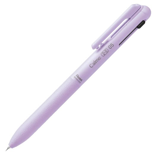 【特長】気品とやさしさの、静穏(せいおん)設計 【インキ】黒・赤 【シャープペンシル芯】HB 【ボール径】0.5mm 【シャープペンシル芯径】0.5mm 【数量】1本 【軸色】パープル 【本体サイズ/重さ】13x18x146mm/12g 【材質】前軸:PP 後軸・クリップ:再生PC スライダー:POM グリップ:エラストマー