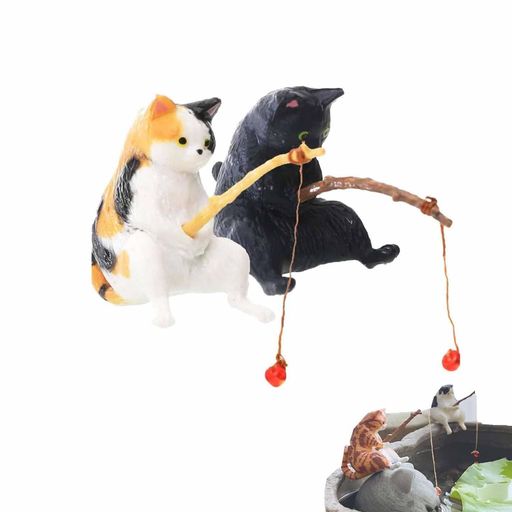 【可愛らしいデザイン】この小さな猫の釣りの飾りは、愛らしいキャラクターが特徴です。小さな猫が釣り竿を持っている姿は、見る人に癒しと楽しさを提供します。 【2点セットの装飾】2点セットで提供されており、部屋やリビング、寝室、オフィスの装飾に最適です。2つのアイテムを並べて配置することで、室内装飾の魅力をさらに引き立てます。 【多用途な装飾アイテム】魚缶や水槽の装飾としても使用できる他、デスクや棚のアクセントとしても最適です。どんな場所でもかわいらしい雰囲気を加えます。 【高品質な素材と耐久性】樹脂素材で作られており、耐久性に優れています。長期間美しい状態を保つことができます。さらに、赤いビーズや小さな釣り竿、釣り糸などの付属品も細部にわたって丁寧に作られています。 【素敵なギフトとしても】友人や家族へのプレゼントにもぴったりです。さまざまなサイズとコンパクトで、どんなシーンでも喜ばれること間違いなしです。