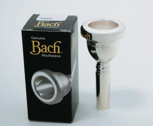 Bach技術者が開発し、元東京都交響楽団首席トロンボーン奏者である小田桐寛之氏監修のマウスピースです。 「5GO」に新たにリムサイズを大きくしラインアップ。 VカップとUカップの間のような独特な形状になっていてクリアでありながら、深い音色で、吹奏楽やオーケストラはもちろん、ソロでの細かなフレーズにも対応できるモデル。 用途:テナーバス・バストロンボーン用/ユーフォニアム(太管)用 直径:25.5mm・スロート:G(6.63mm)