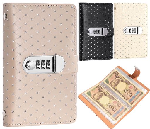 【貯金手帳 - 素材】柔らかく丈夫なPVCとPUレザーを採用した現金用封筒型貯金手帳。長期間の使用に耐えます。 【貯金手帳 - 輝く】表面を飾る美しいダイヤモンド模様が、日常の貯金を上質なひとときに変えます。 【貯金手帳 - 100枚収納】100枚のお札を折らずに収納できるので、貯金が楽しくなりますよ!おしゃれな封筒貯金スタイルで、現金をしっかりと仕分けられます。 【貯金手帳 - ロック付き】パスワードロックで守る“自分だけの貯金箱”封筒貯金や、カレンダー感覚で楽しく続けられる貯金スタイルにも最適です。 【貯金手帳 - 注意】商品の色は、撮影時の光や、お客様のモニターの色具合などにより、実際の商品と異なる場合がございます。あらかじめ、ごください。