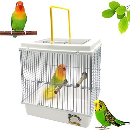 介護用 鳥かごは外寸W27xD21xH30cmで、文鳥やキンカチョウなどのフィンチからセキセイインコ、オカメインコなどの小型インコ中型インコまでがゆったり過ごせます。 通院や日光浴に便利なキャリーケージ。コンパクトサイズなカゴの上部に取っ手がついているため、小鳥を入れたまま楽に持ち運びに移動できます。使い心地良く、1つ持っていると便利。 止まり木2本に食器も付属しているため、購入してすぐに使用することが可能で初心者でも安心。小鳥の動きにあわせて止まり木の位置を変えられるので、快適な空間を作り出せます。 大きく開く正面扉・天井扉に、小鳥の出し入れや掃除がしやすいのが魅力。正面の扉はスライド式のロックも完備し、お世話の際に便利。天井扉は放鳥しやすく、インコが楽に出入りすることが可能。 周りの飛び散らり防止に。エサや脂粉などの飛び散りを軽減する7cm深底トレーを採用しているのが特徴。爽やかなホワイトカラーが小鳥の美しさを引き立てます。