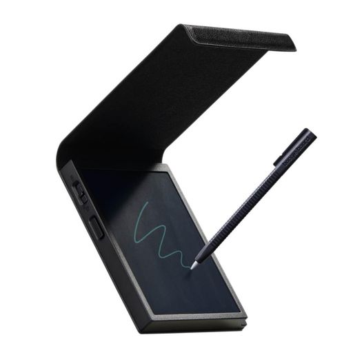 ● 外形寸法:約76(W)x13(D)x100(H)mm ● 画面サイズ:約4インチLCD[約62(W)x83(H)mm] ● 質量: 約67g ● 消去回数: 約5万回(電池交換式) ● 主な材質:ABS カバー:PU、マイクロファイバー ● セット内容 本体、コイン形リチウム電池(CR2025)セット済み、スタイラス、取扱説明書(保証書付) 【ご使用上の注意】汗や雨などで湿った状態、または摩擦により色落ちや他のものに色移りする場合があります。カバーは空気中の水分により劣化しますので、新品のまま収納していても劣化を抑えることができません。精密機械ですので取扱いにご注意ください。直接日光の当たる場所や、高温・多湿の場所での使用または保管はしないでください。本製品の故障、修理、検査、電池消耗などに起因するデータの損失および逸失利益につきましては当社では一切その責任を負いかねますのであらかじめご了承ください。本製品は日本国内専用です。FOR USE ONLY IN JAPAN. 商品の見直しなどのため、仕様・価格・デザインその他は予告なく変更する場合があります。商品の色は実際の色とは異なって見えることがあります。