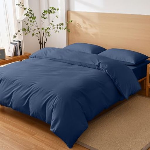 【布団カバーセット・仕様】「掛け布団カバー・150x210cm(1枚)」:片側に丈夫な210cm全開ファスナーを使用、布団留め紐8ヶ所付き。「ボックスシーツ・100X200+30cm(1枚)」:全周ズレ防止ゴム付き、通常サイズより大きめなので、高さ3-30cmの敷き布団とマットレスの底まで包むことが可能。「枕カバー・43X63cm(1枚)」:封筒式で出し入れが簡単です。抗菌防臭加工を施すことで細菌の繁殖を防ぎ、臭いの原因である菌の増殖を抑制します。 【超柔らかいタイプ 水洗い加工】やわらかな風合いを生かすために、洗いざらしで仕上げました。一般的布団カバーと比べると、生地に洗いをかけることで使い始めから極上の柔らかさを実現しました。毛玉やほつれができにくく、色落ちにくく、使ううちに柔らかくなります。優しく安らかな眠りをお楽しみいただけます! 【優れた通気性 速乾性】通気性、吸湿性、発散性に優れており、汗をかきやすい暑い夏でも肌をサラサラに保ち、湿気による細菌などの繁殖を抑えます。冬の時、カバーの繊維と繊維の間に暖かな空気をためてくれるので、保温性が高く、暖かな状態を保ってくれます。