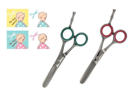 セット内容: カットバサミとスキバサミの2本セットで、ヘアカットに必要な基本的なはさみが揃っています 使用目的: 散髪用に設計された専用ハサミで、自宅でのヘアカットに最適です 携帯性: コンパクトサイズで持ち運びやすく、収納も簡単です デザイン: 人間工学に基づいた握りやすいハンドル設計で、長時間の使用でも疲れにくい仕様 用途: 赤ちゃんから大人まで幅広い年齢層の散髪に対応できる汎用性の高いはさみセット