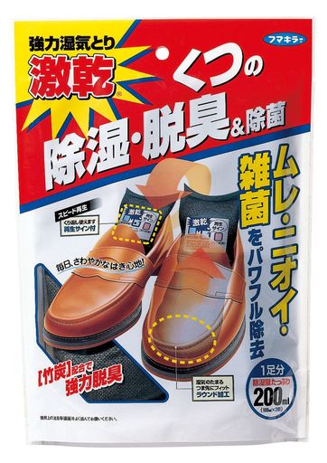 靴中に入れるだけで除湿、脱臭、除菌効果。天然竹炭を使用。 湿気が集まってしまう爪先にもぴったりフィットする、ラウンド加工の靴用除湿剤です。 天日干しによる再生で、6ヶ月間繰り返しご使用できます。 〈原産国〉中国 〈内容量〉200ml 〈商品サイズ(幅x奥行x高さ)〉180mmx50mmx250mm