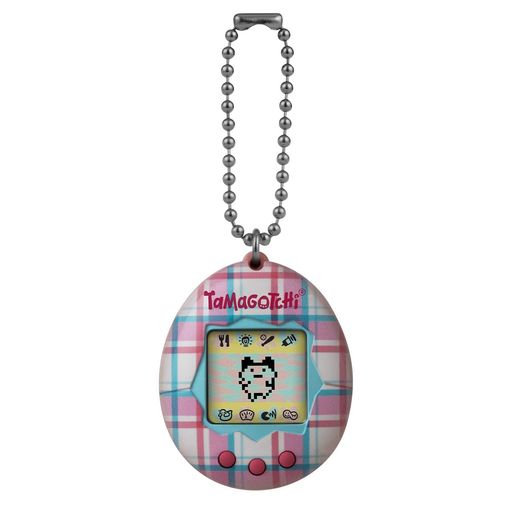 初代「たまごっち」と「新種発見!! たまごっち」の欧米版「Original Tamagotchi」が日本でも発売! 「Original Tamagotchi Plaid」はピンクと水色のチェック柄のガーリーなデザインです。 "ごはんをあげたり、うんちを流したり、病気を治したり...というお世話はもちろん、しつけをしたり、ミニゲームで遊んだり! 育て方しだいでいろいろなキャラクターに成長します。" ボールチェーンで服やバッグなどに取りつけて、ファッションアイテムとして持ち歩くことができます。 (R) &amp; (c) 2023 BANDAI
