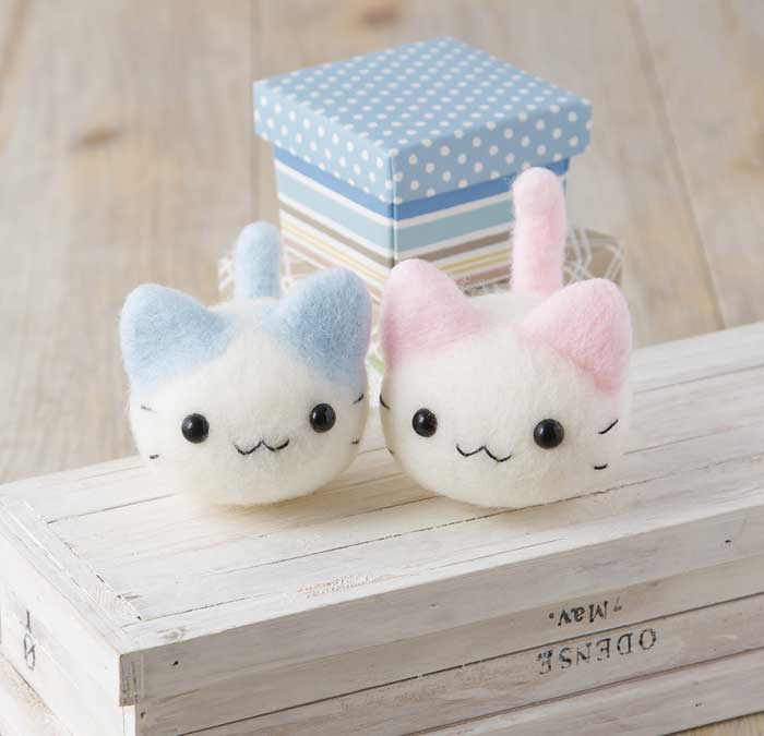 【完成品】パステルブルーとパステルピンクのころころ猫ちゃんのカップル フェルトマスケット作品 ねこ ぬいぐるみ ウェルカムドール