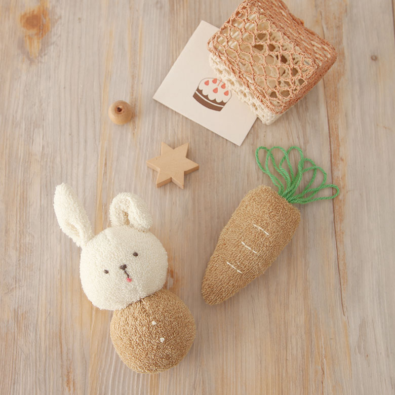 子うさぎのガラガラと人参のニギニギ手作りキット 出産祝い ラトル 赤ちゃんのおもちゃ ファーストトイ ウサギ