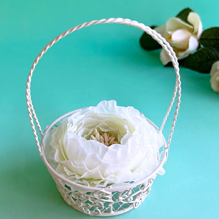 シンプルなサーバー バスケット ミニのリングピロー完成品（ホワイトのお花） 結婚式 人前式 かご ラナンキュラス
