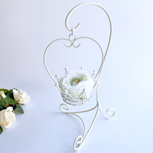 ゆらゆら可愛い クラウン型リングピロー完成品 シンプルスタンドのセット お花 ホワイトラナンキュラスのリングクッション 結婚式 ウェディング ワイヤー 王冠 ゆらゆら可愛い クラウン型リングピロー完成品 シンプルスタンドのセット お花 ホワイトラナンキュラスのリングクッション 結婚式 ウェディング ワイヤー 王冠