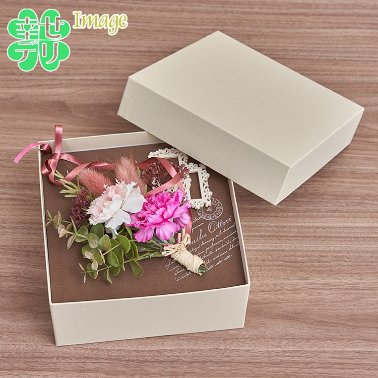 スクエアのギフトボックスMサイズ（ベージュ）17cm17cm高さ8cm【プレゼント用箱 四角い箱】内側用の不織布ペーパー付