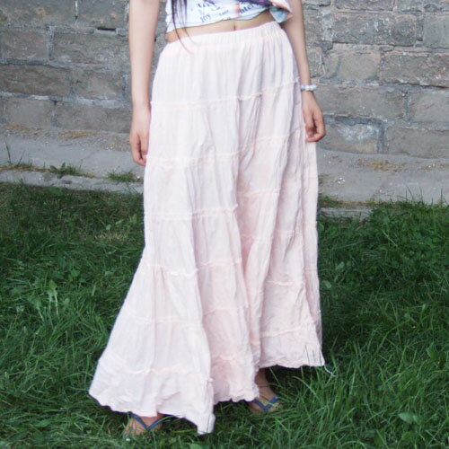 ピンク　スカート